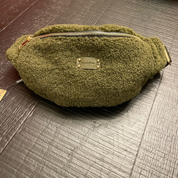 BEARPAW SHEARLING FANNY PACK CROSSBODY BELT BAG NWT - Picture 3 of 11